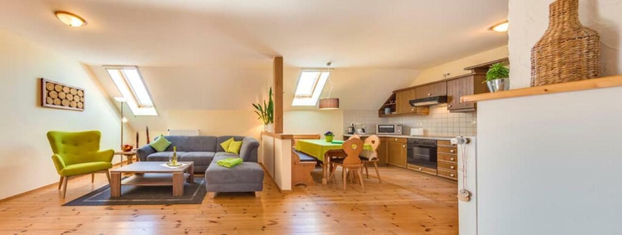 Bartlhof-Ferienwohnungen-Zimmer Бургленгенфельд Екстер'єр фото